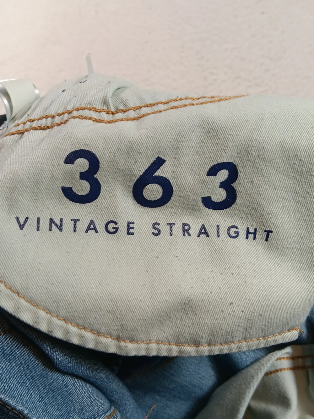 Lucky Brand Jeans Mens 31x32 Blue Denim 363 Vintage Straight Stretch Whiskers
